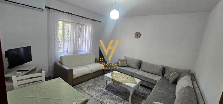 Tirane, jepet me qera apartament 1+1+Ballkon Kati 1, 70 m² 550 € (ISH PARKU I AUTOBUZAVE)