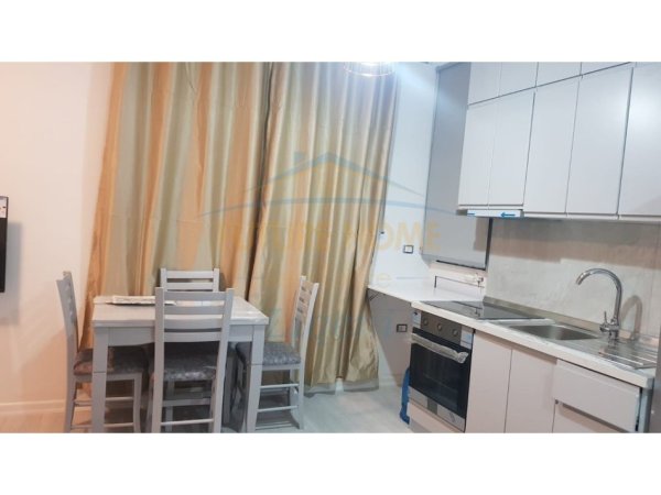 Tirane, jepet me qera apartament 1+1 Kati 3, 55 m² 650 € (Komuna e Parisit)