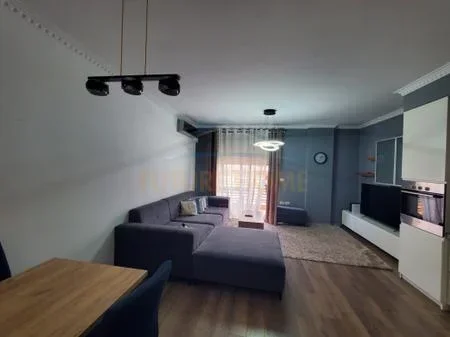 Tirane, jepet me qera apartament 2+1 Kati 4, 104 m² 450 € 