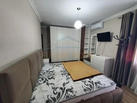 Tirane, jepet me qera apartament 2+1 Kati 4, 104 m² 450 € 