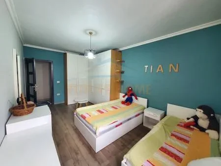 Tirane, jepet me qera apartament 2+1 Kati 4, 104 m² 450 € 
