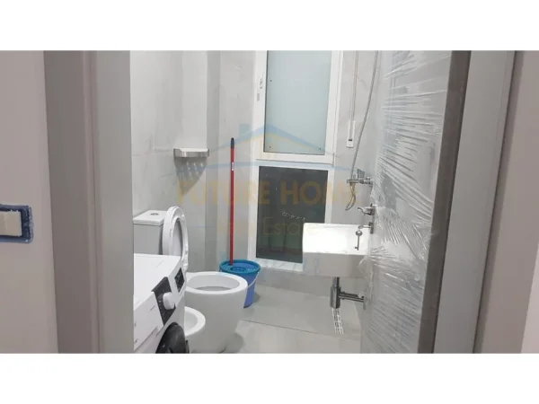 Tirane, jepet me qera apartament 1+1 Kati 3, 55 m² 650 € (Komuna e Parisit)
