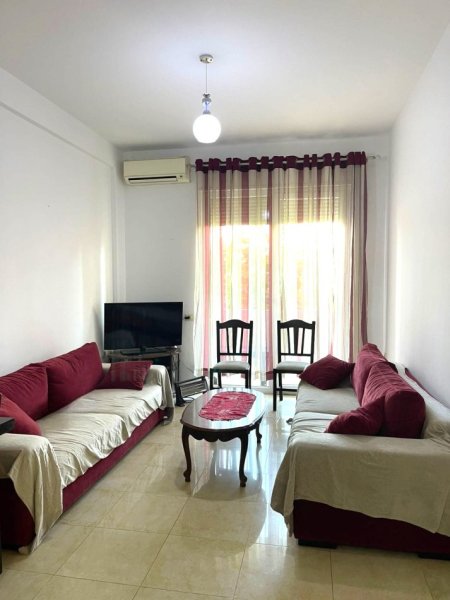Jepet me Qera Apartament 1+1 tek Zogu i Zi, përballë karburant Gazheli), Kati 2, 70 m² 500 €uro