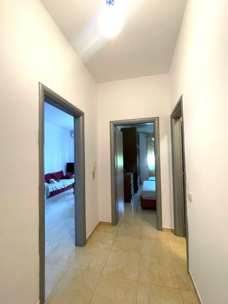 Jepet me Qera Apartament 1+1 tek Zogu i Zi, përballë karburant Gazheli), Kati 2, 70 m² 500 €uro