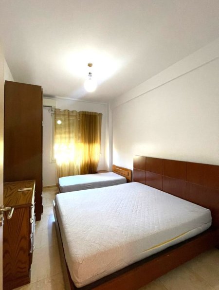 Jepet me Qera Apartament 1+1 tek Zogu i Zi, përballë karburant Gazheli), Kati 2, 70 m² 500 €uro