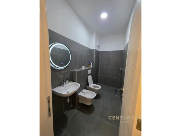 Tirane, shes apartament 2+1 Kati 1, 106 m² 195.000 € (Xhamlliku)