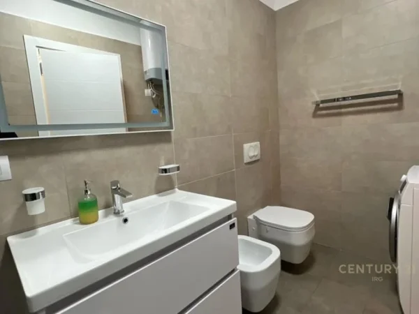 Tirane, jepet me qera apartament 2+1 Kati 5, 79 m² 900 € (TE REZIDENCA QUARTUM, PRANE SPAK)