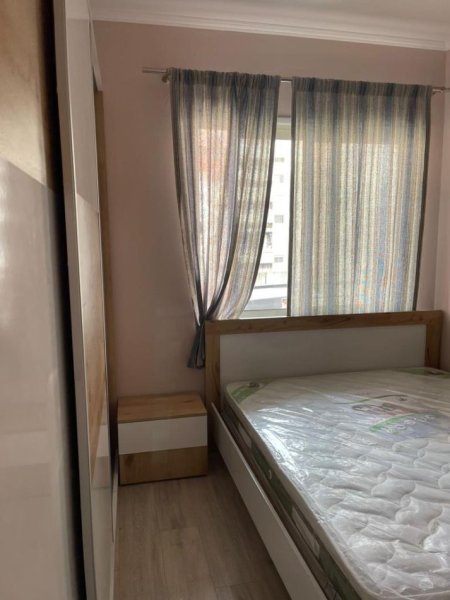 Tirane, jap me qera 1+1 Kati 4, 60 m² 480 €