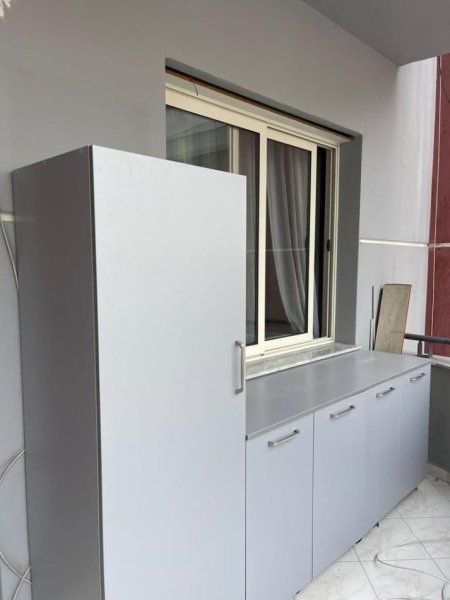 Tirane, jap me qera 1+1 Kati 4, 60 m² 480 €