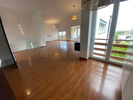 Tirane, jepet me qera Vile 3+1 Kati 0, 219 m² 2.200 € 