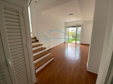 Tirane, jepet me qera Vile 3+1 Kati 0, 219 m² 2.200 € 