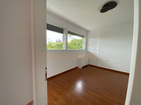 Tirane, jepet me qera Vile 3+1 Kati 0, 219 m² 2.200 € 