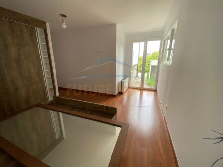 Tirane, jepet me qera Vile 3+1 Kati 0, 219 m² 2.200 € 