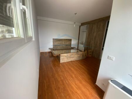 Tirane, jepet me qera Vile 3+1 Kati 0, 219 m² 2.200 € 