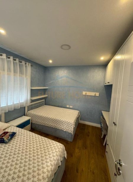 Tirane, jepet me qera apartament 3+1 , 198 m² 800 € (Fresku)