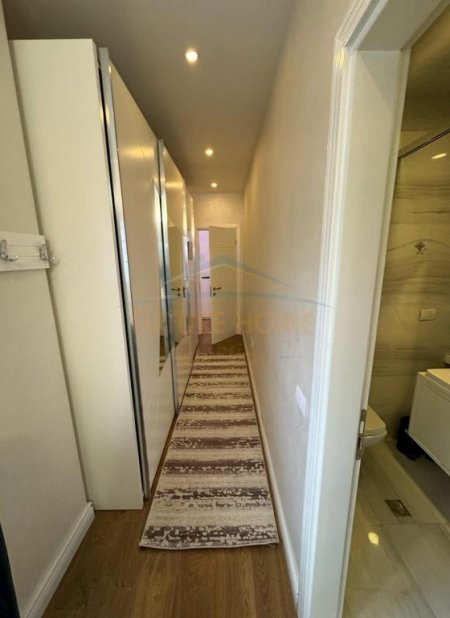 Tirane, jepet me qera apartament 3+1 , 198 m² 800 € (Fresku)