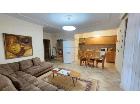 Tirane, jepet me qera apartament 4+1 Kati 9, 140 m² 1.000 € 