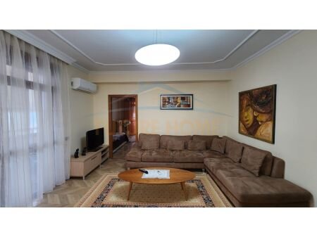 Tirane, jepet me qera apartament 4+1 Kati 9, 140 m² 1.000 € 