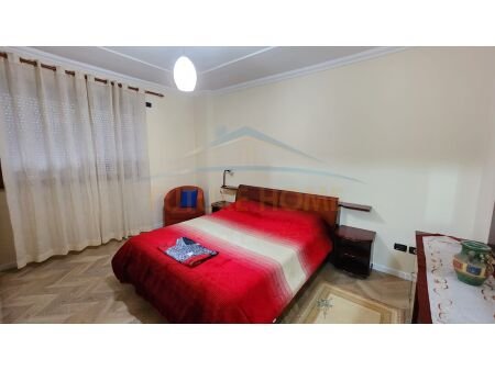 Tirane, jepet me qera apartament 4+1 Kati 9, 140 m² 1.000 € 