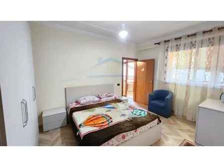 Tirane, jepet me qera apartament 4+1 Kati 9, 140 m² 1.000 € 