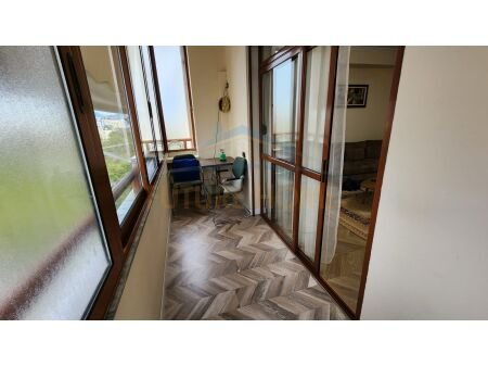 Tirane, jepet me qera apartament 4+1 Kati 9, 140 m² 1.000 € 