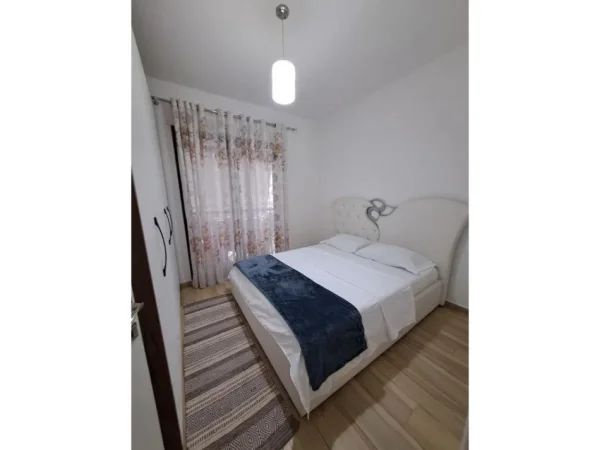 Tirane, jepet me qera apartament 2+1 Kati 1, 85 m² 700 € (Don Bosko)