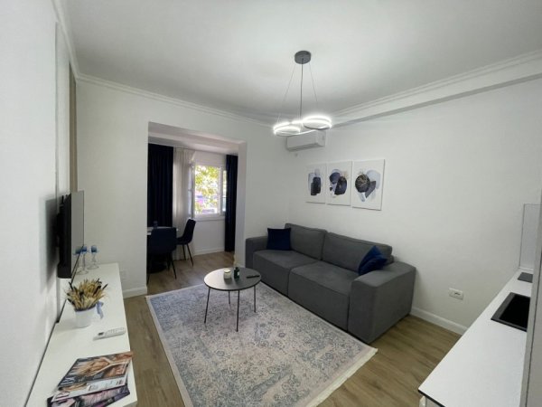 Tirane, jepet me qera apartament 1+1+Ballkon Kati 2, 43 m² 600 € (21 Dhjetori)
