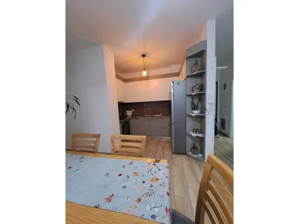 Tirane, jepet me qera apartament 2+1 Kati 1, 85 m² 700 € (Don Bosko)