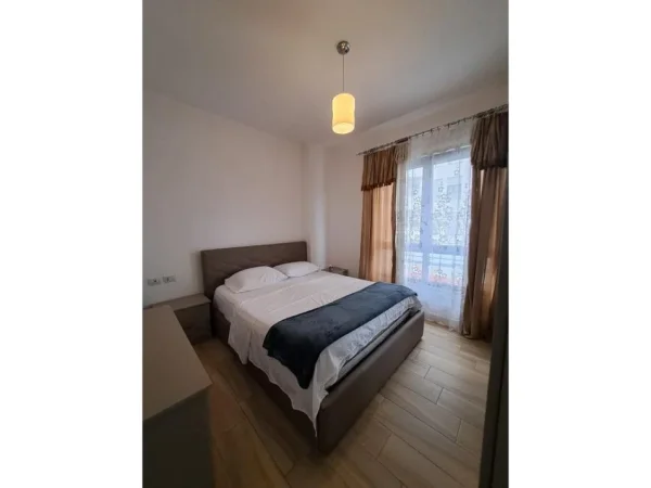 Tirane, jepet me qera apartament 2+1 Kati 1, 85 m² 700 € (Don Bosko)
