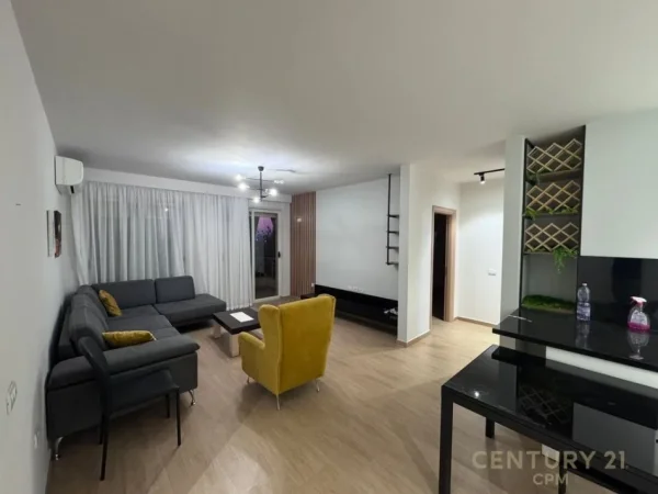 Tirane, jepet me qera apartament 3+1 Kati 1, 122 m² 900 € (LIQENI I THATE)