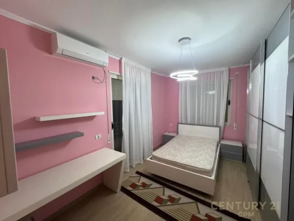 Tirane, jepet me qera apartament 3+1 Kati 1, 122 m² 900 € (LIQENI I THATE)
