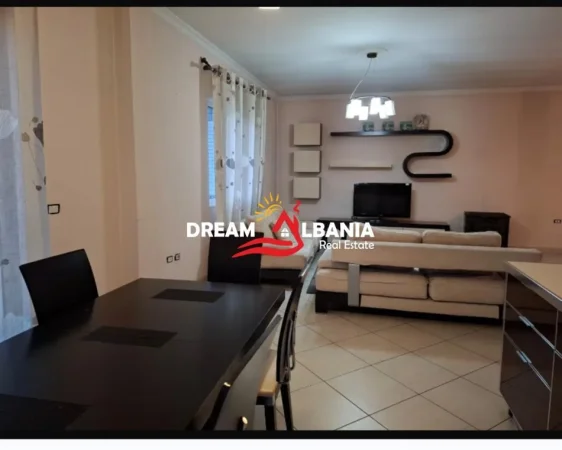 Tirane, jepet me qera apartament 3+1 , 152 m² 620 € (Selite)