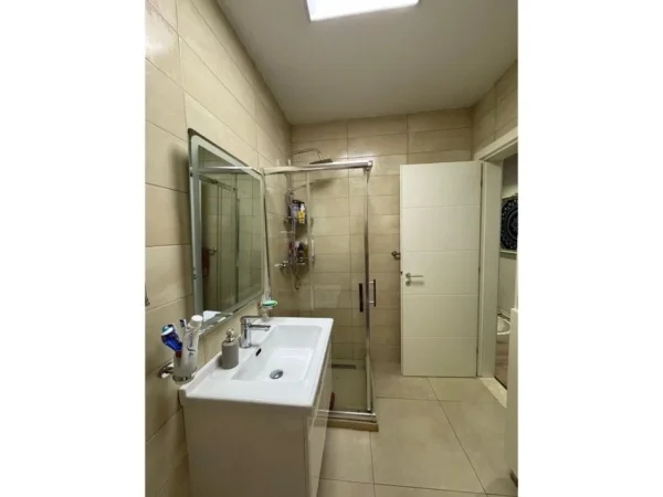 Tirane, jepet me qera apartament 2+1+Ballkon Kati 7, 77 m² 750 € (Don Bosko)
