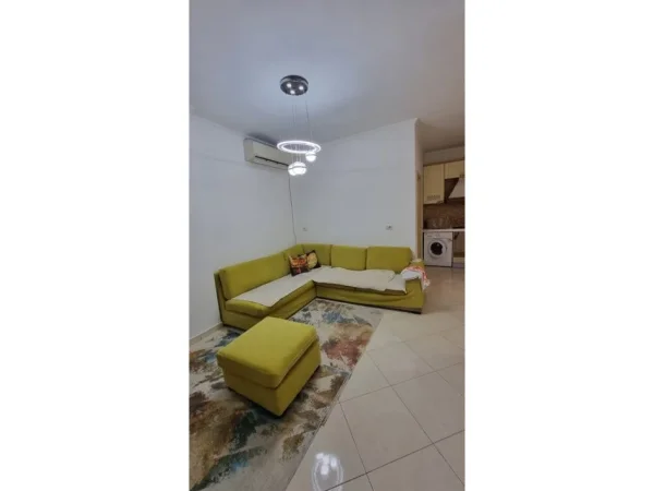 Tirane, jepet me qera apartament 2+1 Kati 2, 77 m² 600 € (Stacioni i trenit)