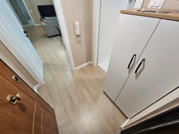 Tirane, jepet me qera apartament 3+1+Ballkon Kati 1, 120 m² 850 €