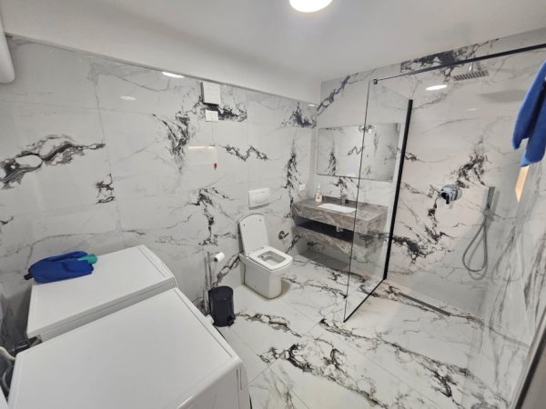 Tirane, jepet me qera apartament 3+1+Ballkon Kati 1, 120 m² 850 €
