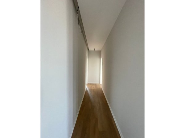 Tirane, jepet me qera ambjent biznesi Kati 17, 128 m² 2.000 € (Tirana Garden Building)
