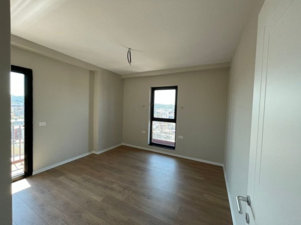 Tirane, jepet me qera ambjent biznesi Kati 17, 128 m² 2.000 € (Tirana Garden Building)