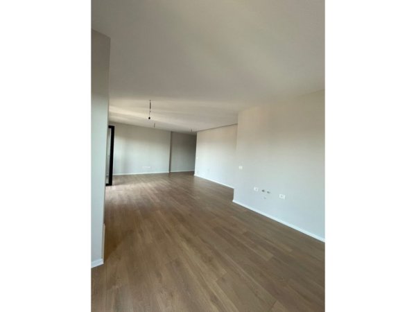 Tirane, jepet me qera ambjent biznesi Kati 17, 128 m² 2.000 € (Tirana Garden Building)