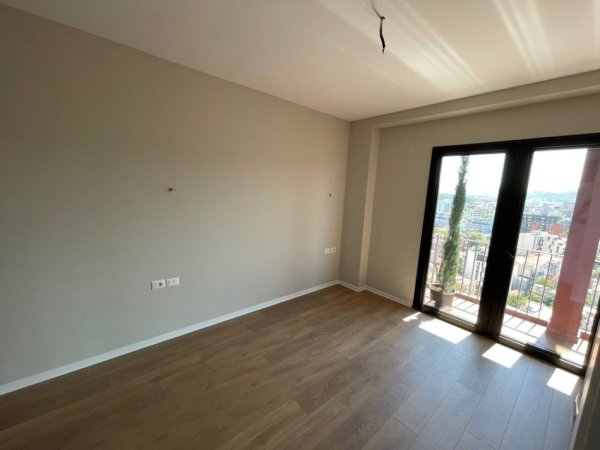 Tirane, jepet me qera ambjent biznesi Kati 17, 128 m² 2.000 € (Tirana Garden Building)