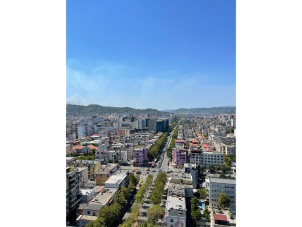 Tirane, jepet me qera ambjent biznesi Kati 17, 128 m² 2.000 € (Tirana Garden Building)