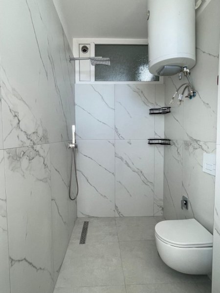 Tirane, jepet me qera apartament 2+1 Kati 10, 850 € 