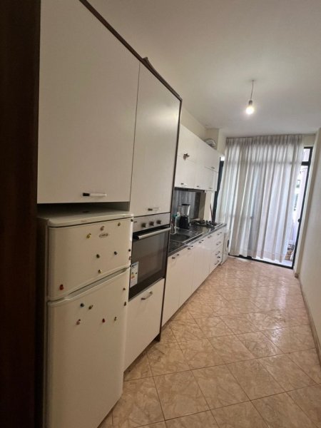 Tirane, jepet me qera apartament 2+1 Kati 2, 97 m² 300 € (fresku)