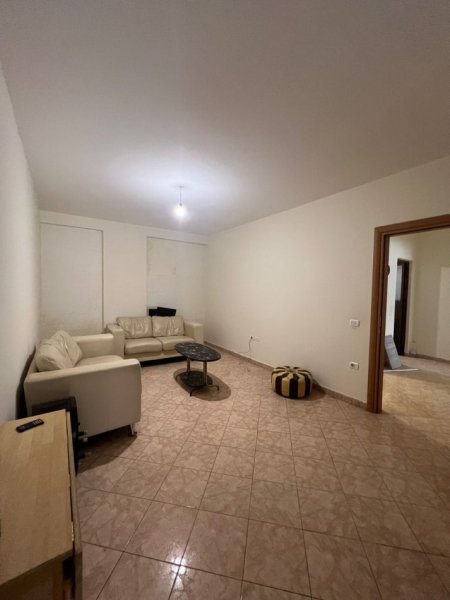 Tirane, jepet me qera apartament 2+1 Kati 2, 97 m² 300 € (fresku)