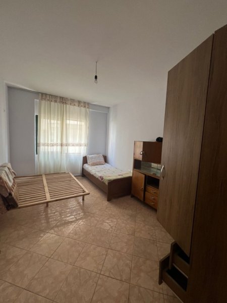 Tirane, jepet me qera apartament 2+1 Kati 2, 97 m² 300 € (fresku)