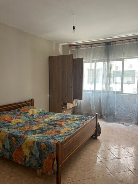 Tirane, jepet me qera apartament 2+1 Kati 2, 97 m² 300 € (fresku)