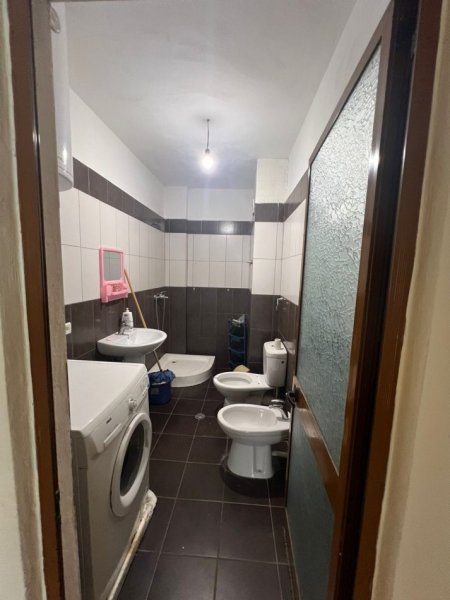 Tirane, jepet me qera apartament 2+1 Kati 2, 97 m² 300 € (fresku)