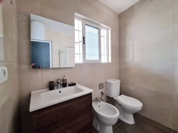 Tirane, jepet me qera apartament 1+1 Kati 0, 71 m² 700 € (RRUGA BEQIR LUGA)