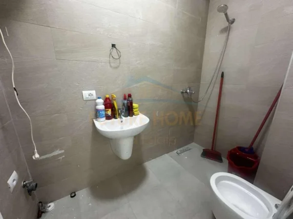 0683487469 Tirane, jepet me qera apartament 1+1 Kati 4, 61 m² 350 € (Spitali Amerikan 3 , Yzberisht)