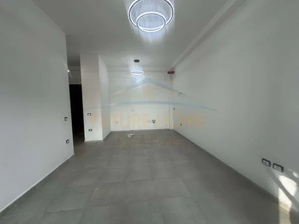 0683487469 Tirane, jepet me qera apartament 1+1 Kati 4, 61 m² 350 € (Spitali Amerikan 3 , Yzberisht)